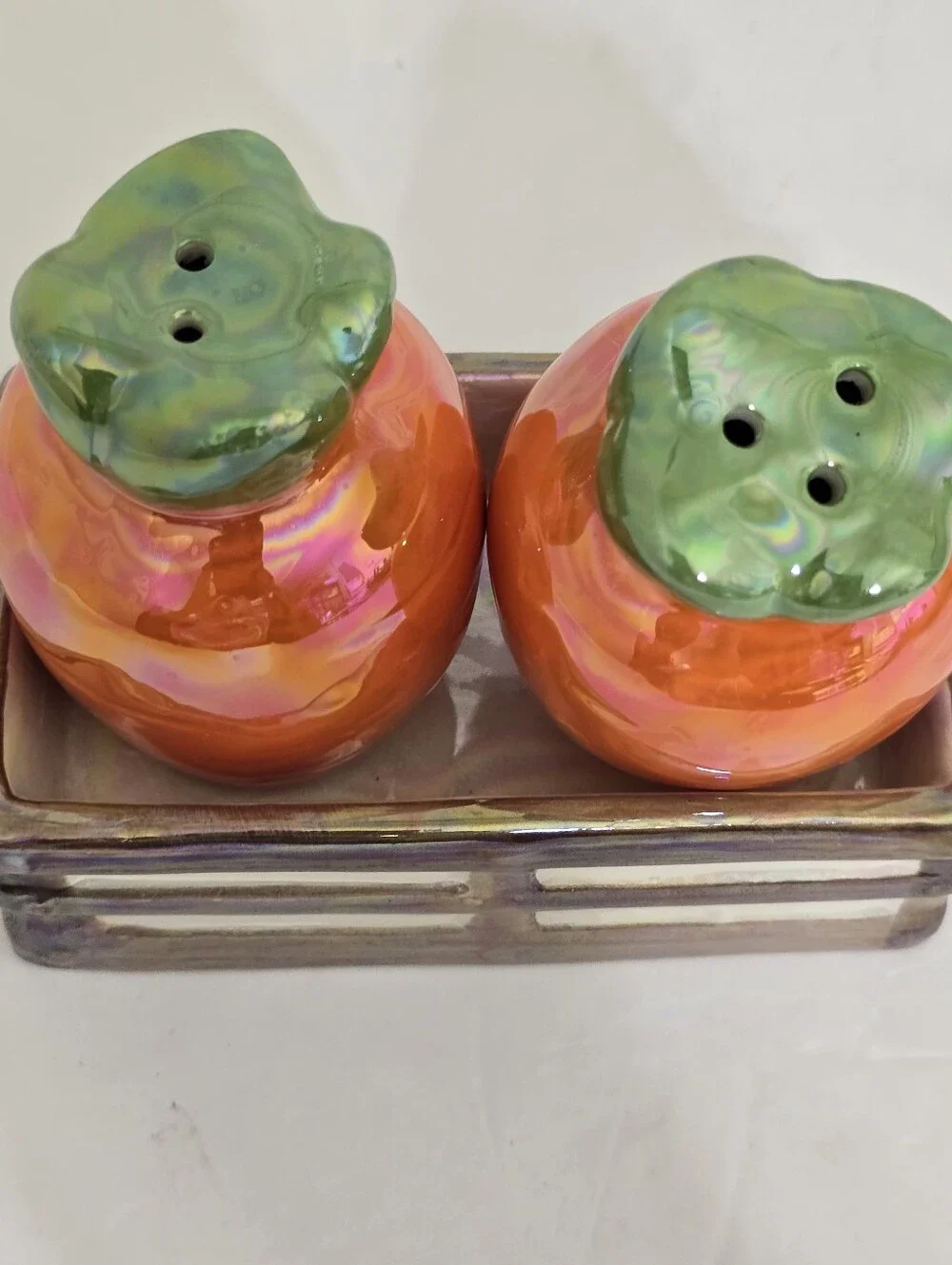 y2k PUBLIX Ceramic Salt Pepper Carrots Shaker w/Holder  Iridescent Orange Easter